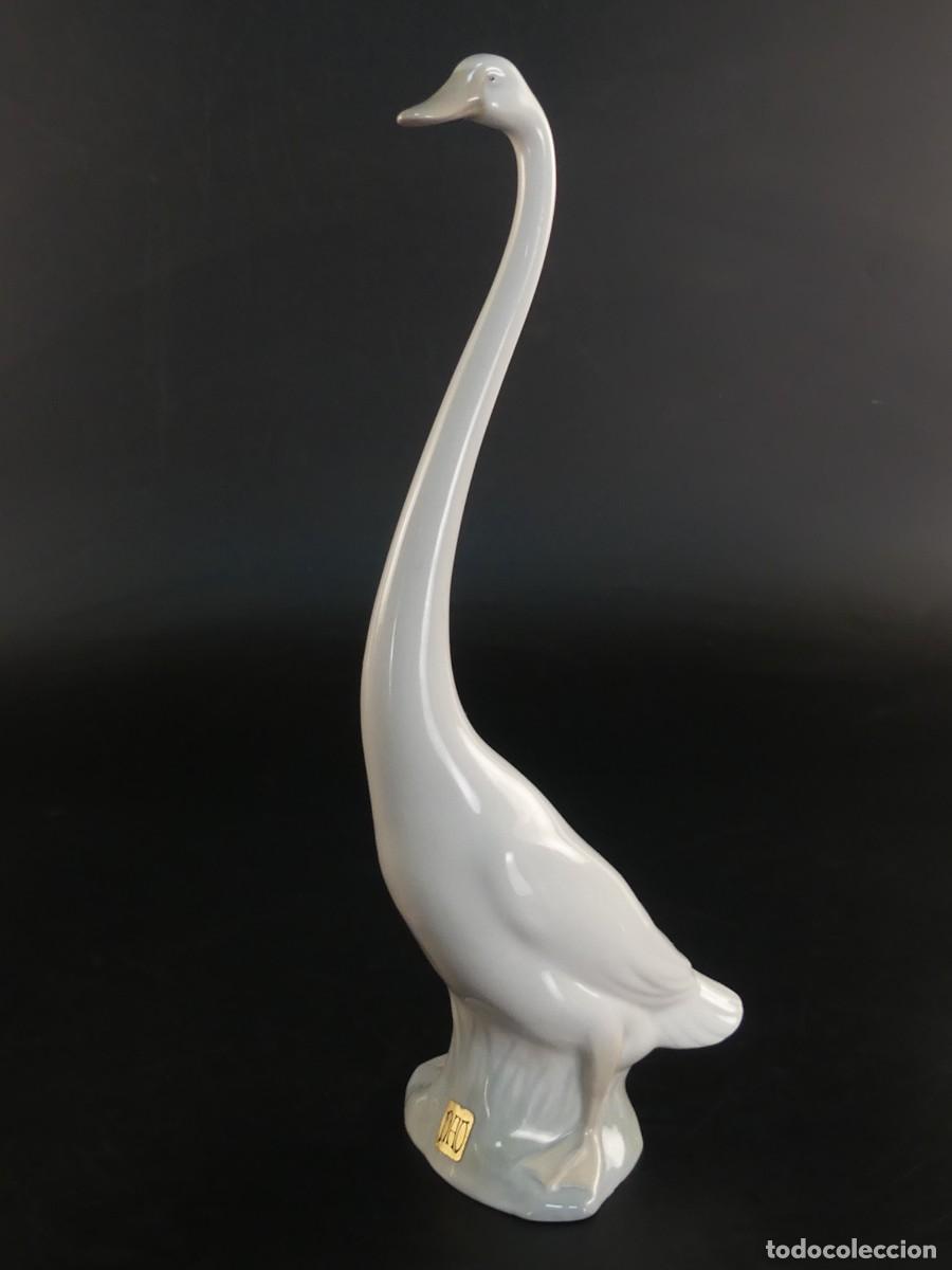 Antiquit&eacute;s: PRECIOSA FIGURA DE PORCELANA NAO DE LLADRO