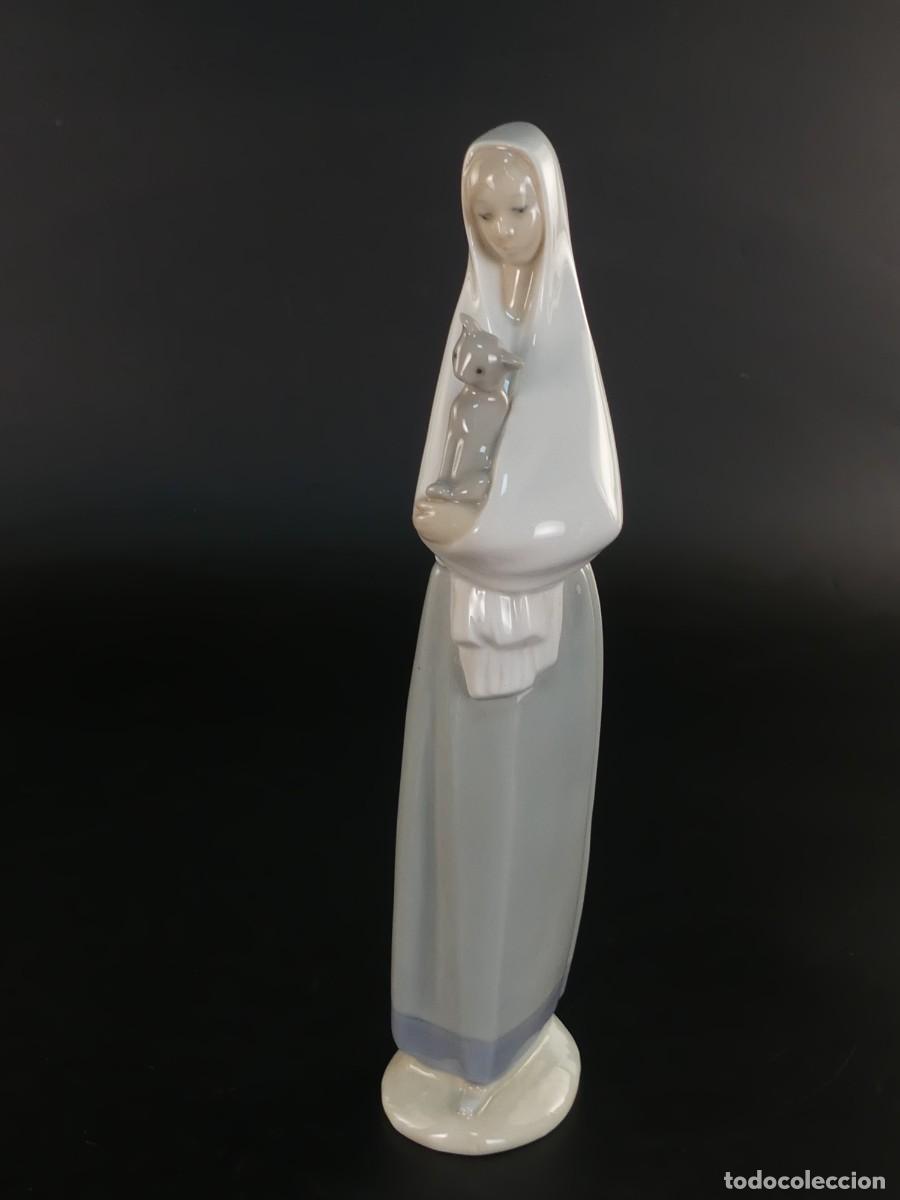 Antiquit&eacute;s: PRECIOSA FIGURA DE UNA NI&Ntilde;A CON GATO PROBABLEMENTE DE LLADRO
