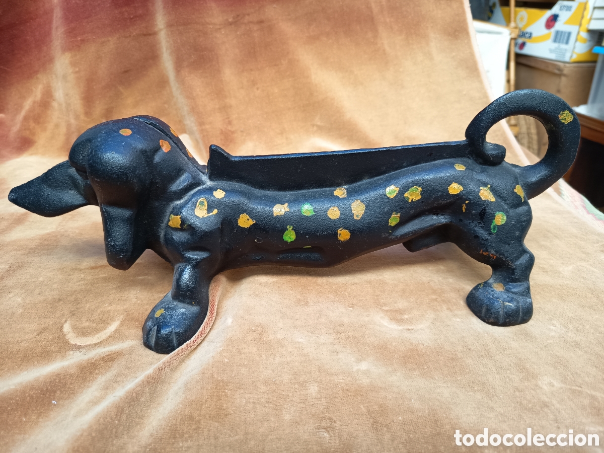 Antig&uuml;edades: Perro teckel hierro fundido para limpiar zapatos y sujetapuertas