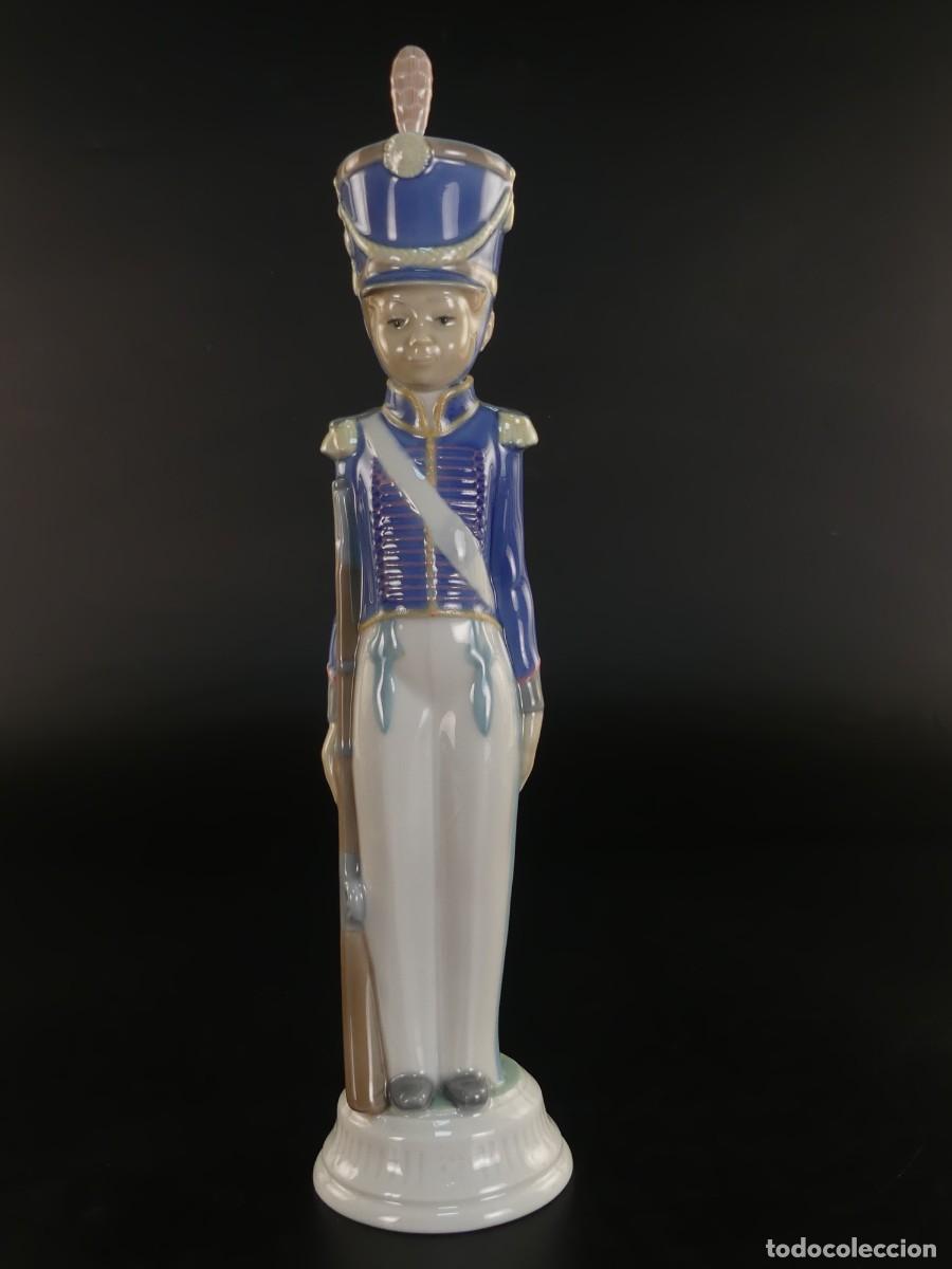 Antiquit&eacute;s: BONITA FIGURA DE LLADRO NOMBRADA SOLDADITO BANDERIN OBJETO DE COLECCI&Oacute;N