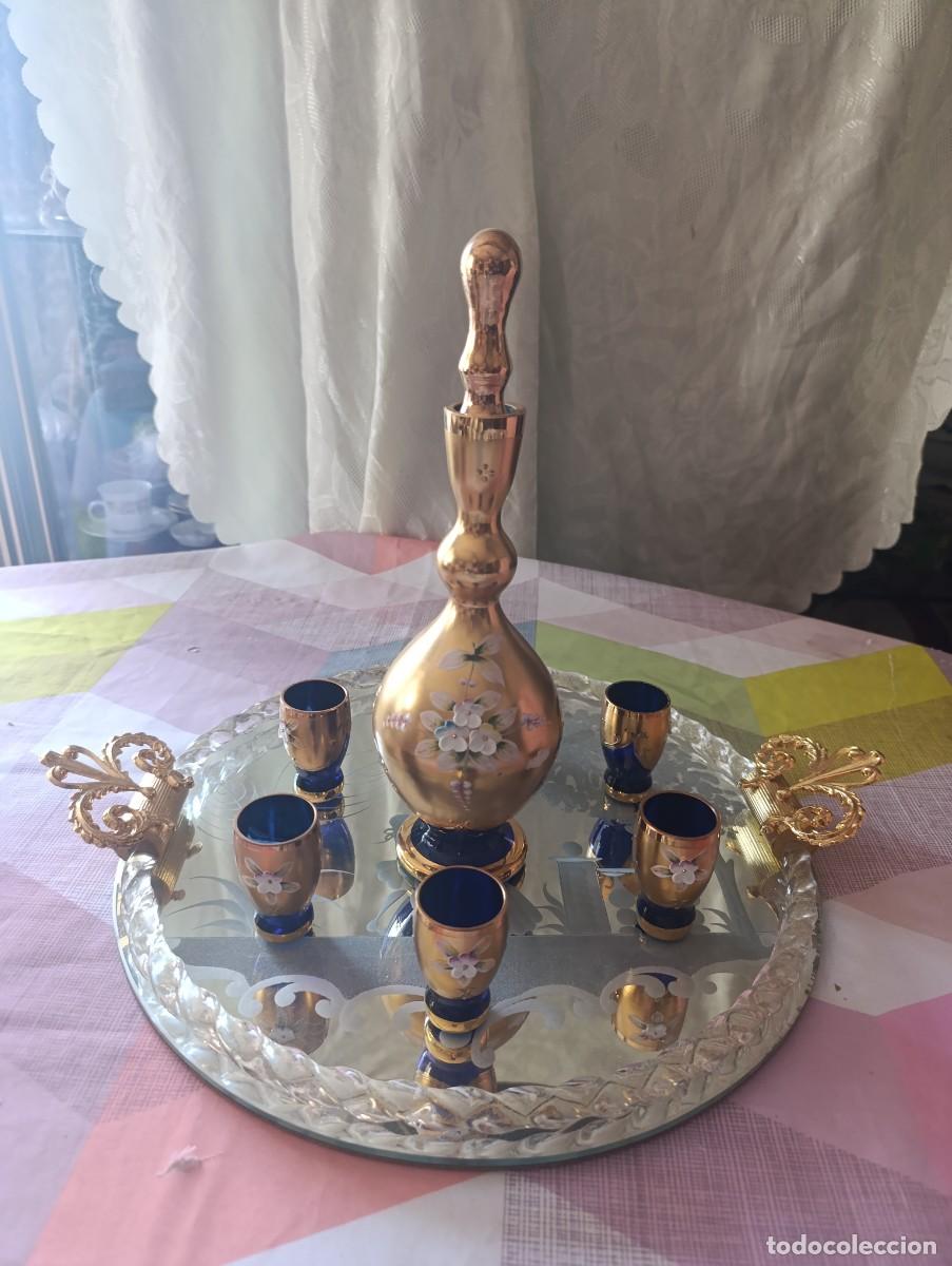 Antig&uuml;edades: Preciosa licorera de cristal de murano y bandeja de cristal tallada a mano