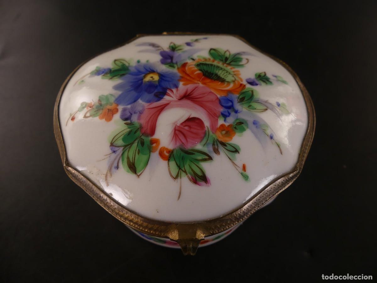 Antiguidades: BONITA CAJA JOYERO DE PORCELANA Y METAL DISE&Ntilde;O FLORAL