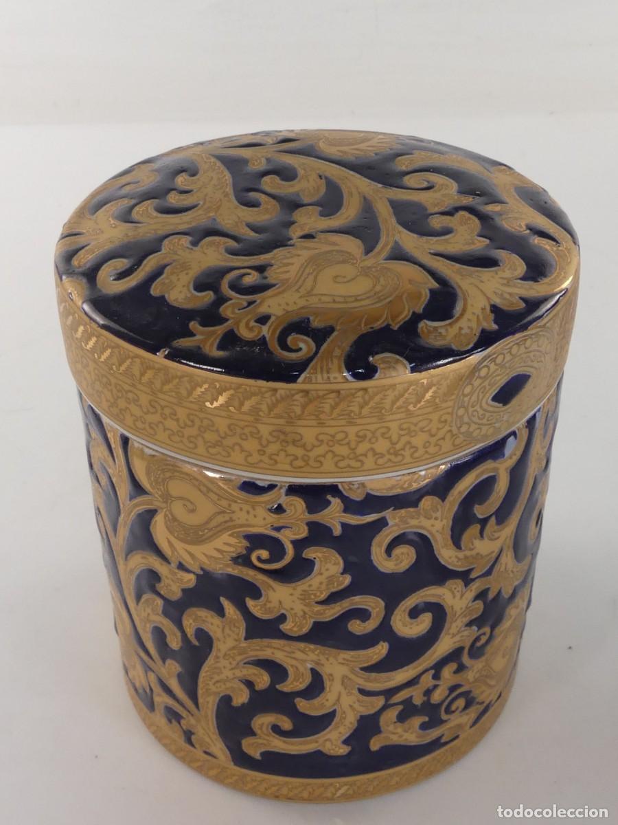 Antiquit&eacute;s: TARRO DE PORCELANA CON TAPA DORADO Y AZUL COBALTO