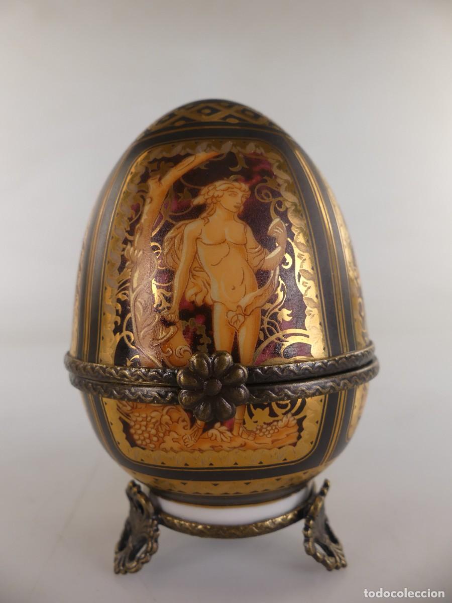 Antig&uuml;edades: BONITA CAJA FORMA DE HUEVO DE PORCELANA Y METAL