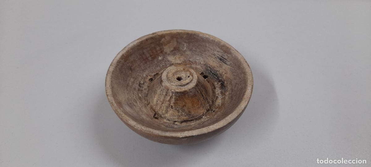 Antig&uuml;edades: ANTIGUA QUESERA . REALIZADA EN MADERA . ARTE PASTORIL . MEDIDA DE DIAMETRO 9 CM