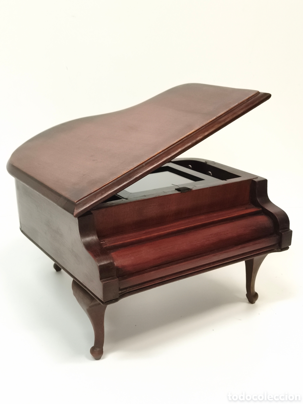 Antig&uuml;edades: Antigua Caja de m&uacute;sica 12 Airs melod&iacute;as Piano de cola