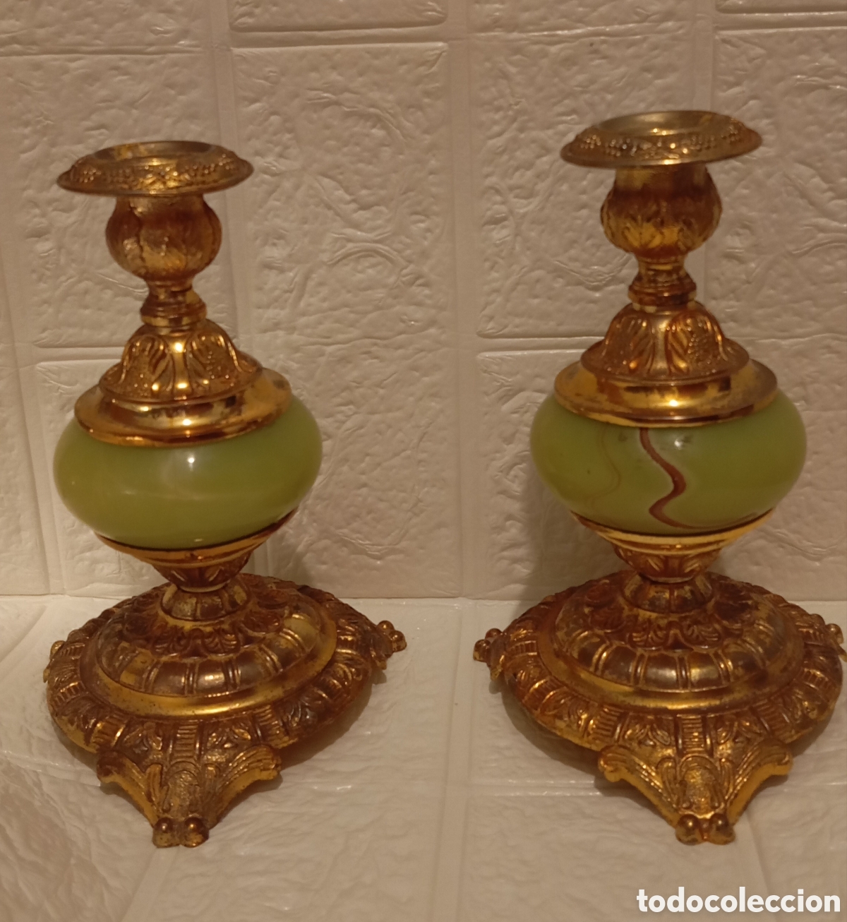 Antig&uuml;edades: Pareja de candeleros vintage de bronce y &oacute;nix