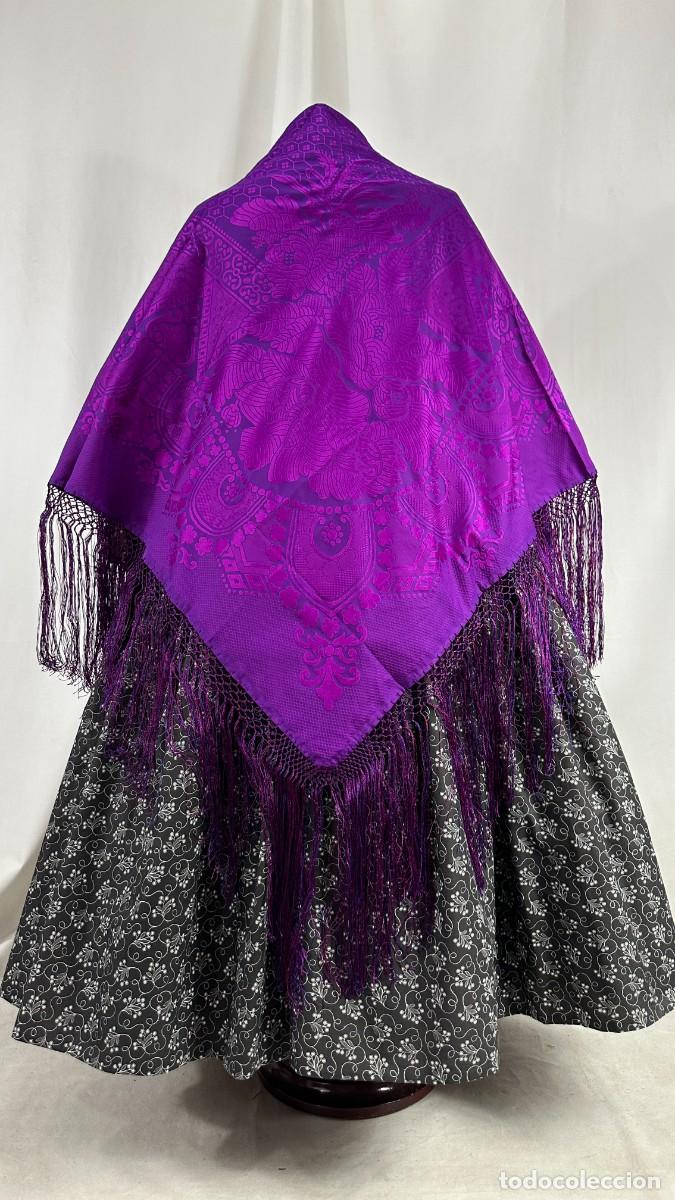 Antig&uuml;edades: Mant&oacute;n morado, adamascado