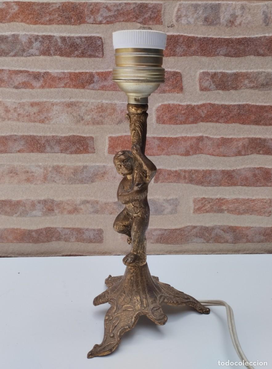 Antiques: L&aacute;mpara de mesa antigua de bronce ornamentado de estilo modernista con figura de querub&iacute;n