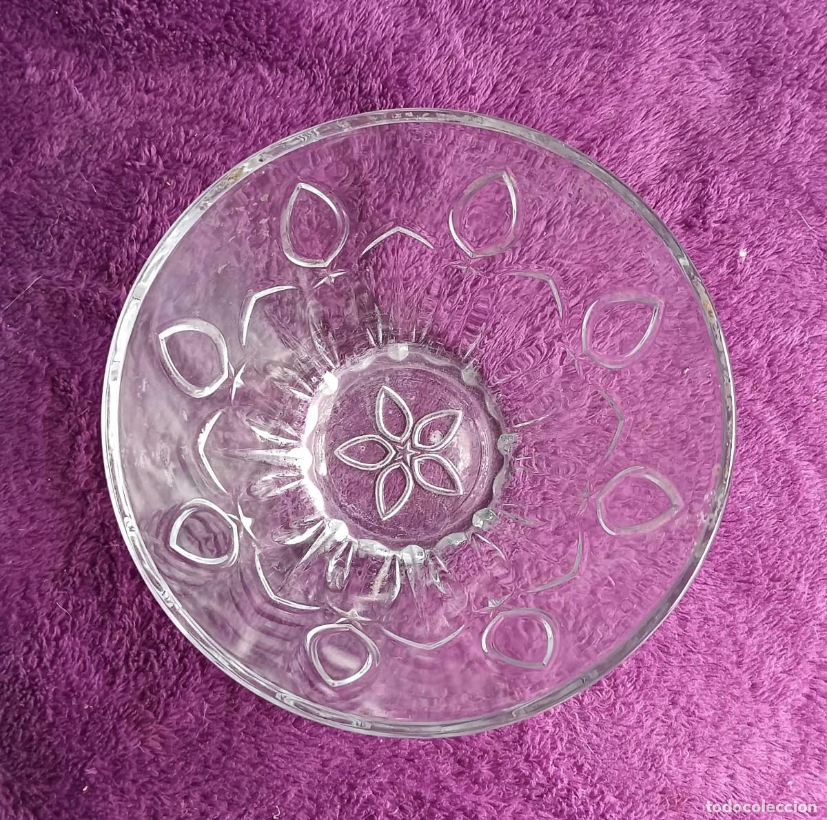Antig&uuml;edades: Cuenco de cristal transparente vintage con decoraci&oacute;n floral en relieve &ndash; 12 x 10 cm
