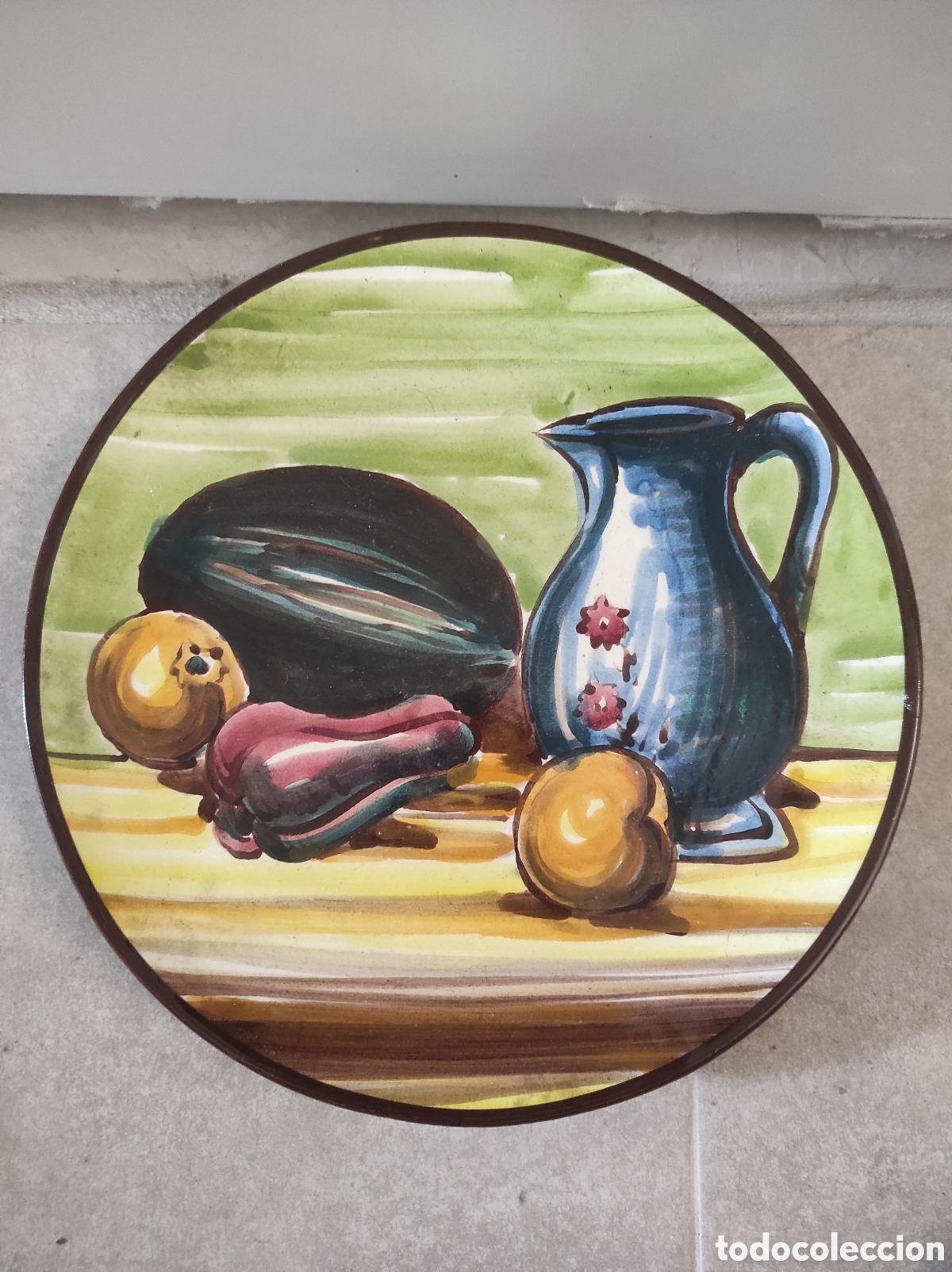 Antig&uuml;edades: Plato de cer&aacute;mica pintado a mano. Firma Crespo