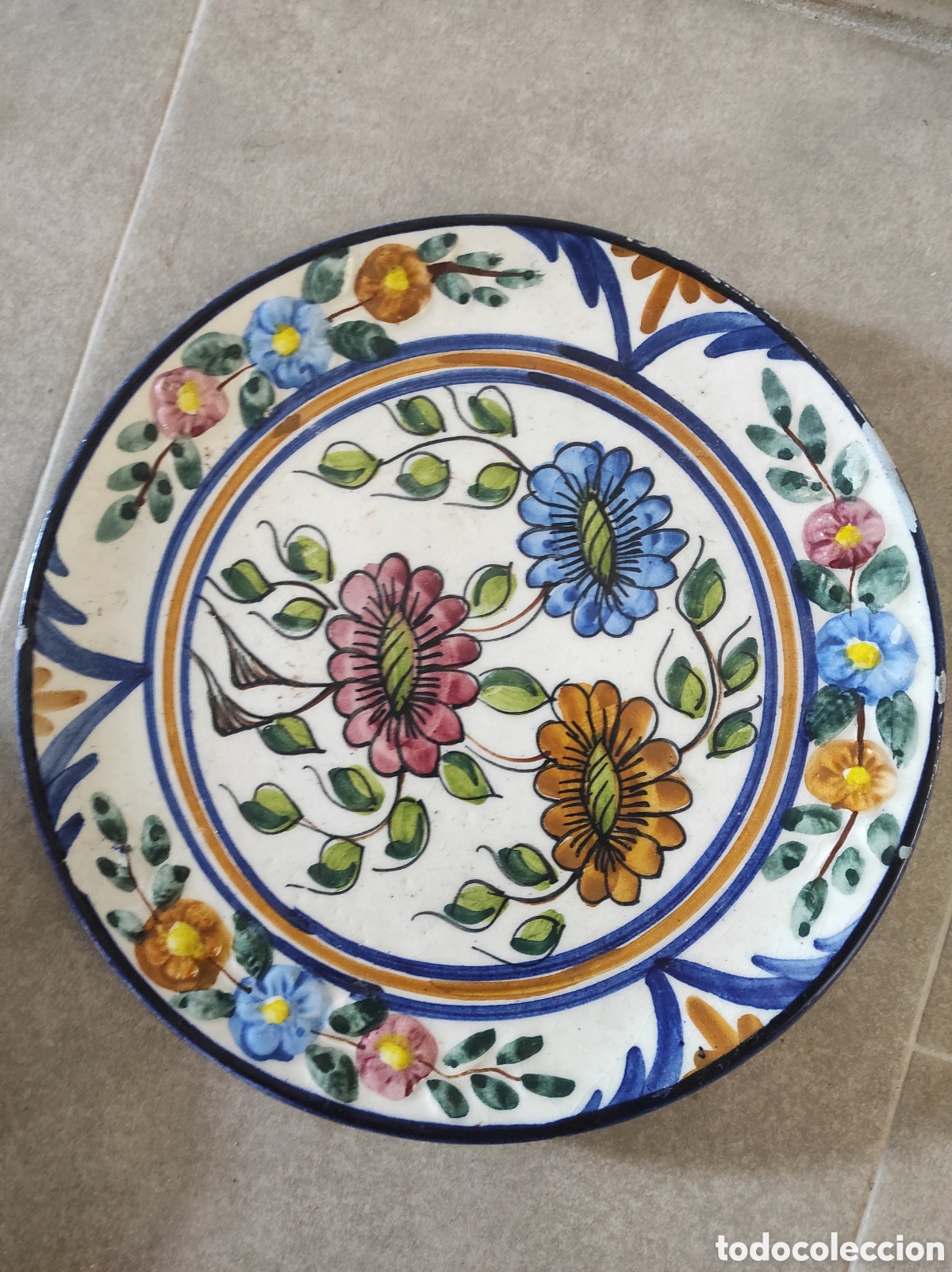 Antig&uuml;edades: Plato de cer&aacute;mica pintado a mano firmado P. Zorrilla