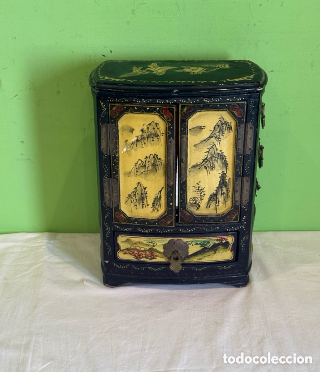 Antig&uuml;edades: Joyero oriental chino antiguo lacado y policromado a&ntilde;os 50 60 con espejo y cajones vintage