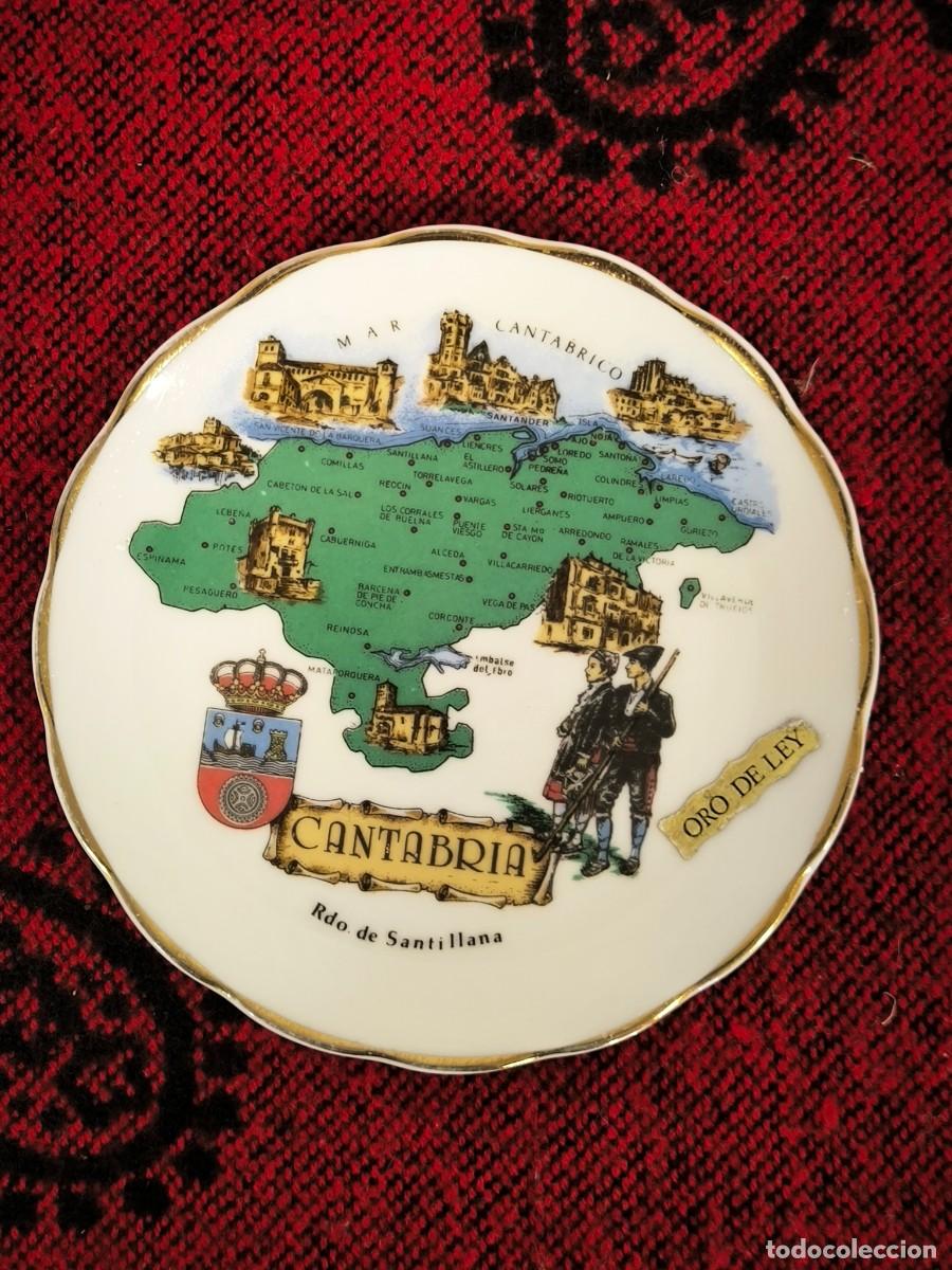 Antiguidades: Plato Decorativo Cantabria 13 Cm &ndash; Mapa Ilustrado Con Motivos T&iacute;picos Y Borde Dorado