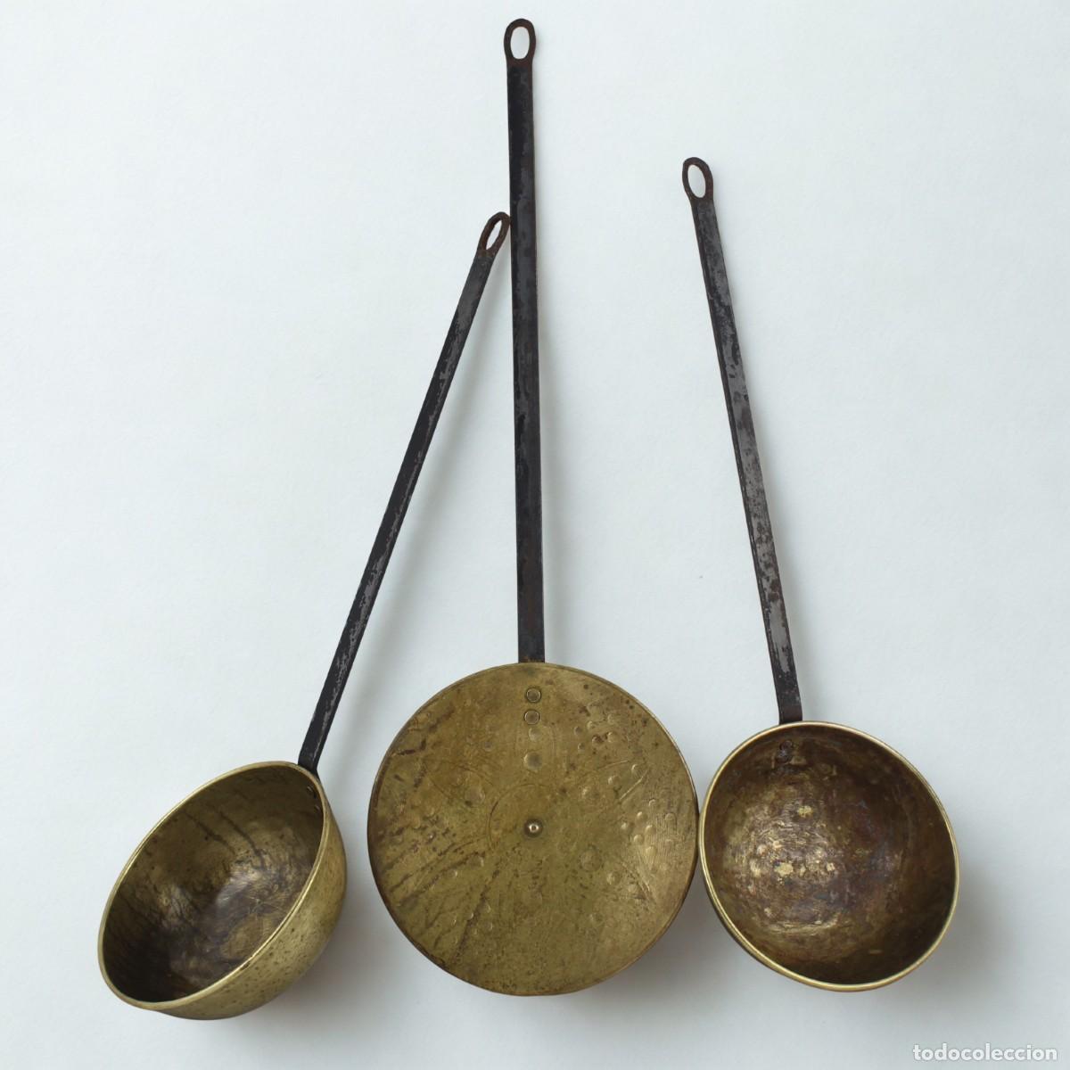 Antig&uuml;edades: Cucharon y Cazos Antiguos en Laton y Hierro Cocina Rustica Vintage