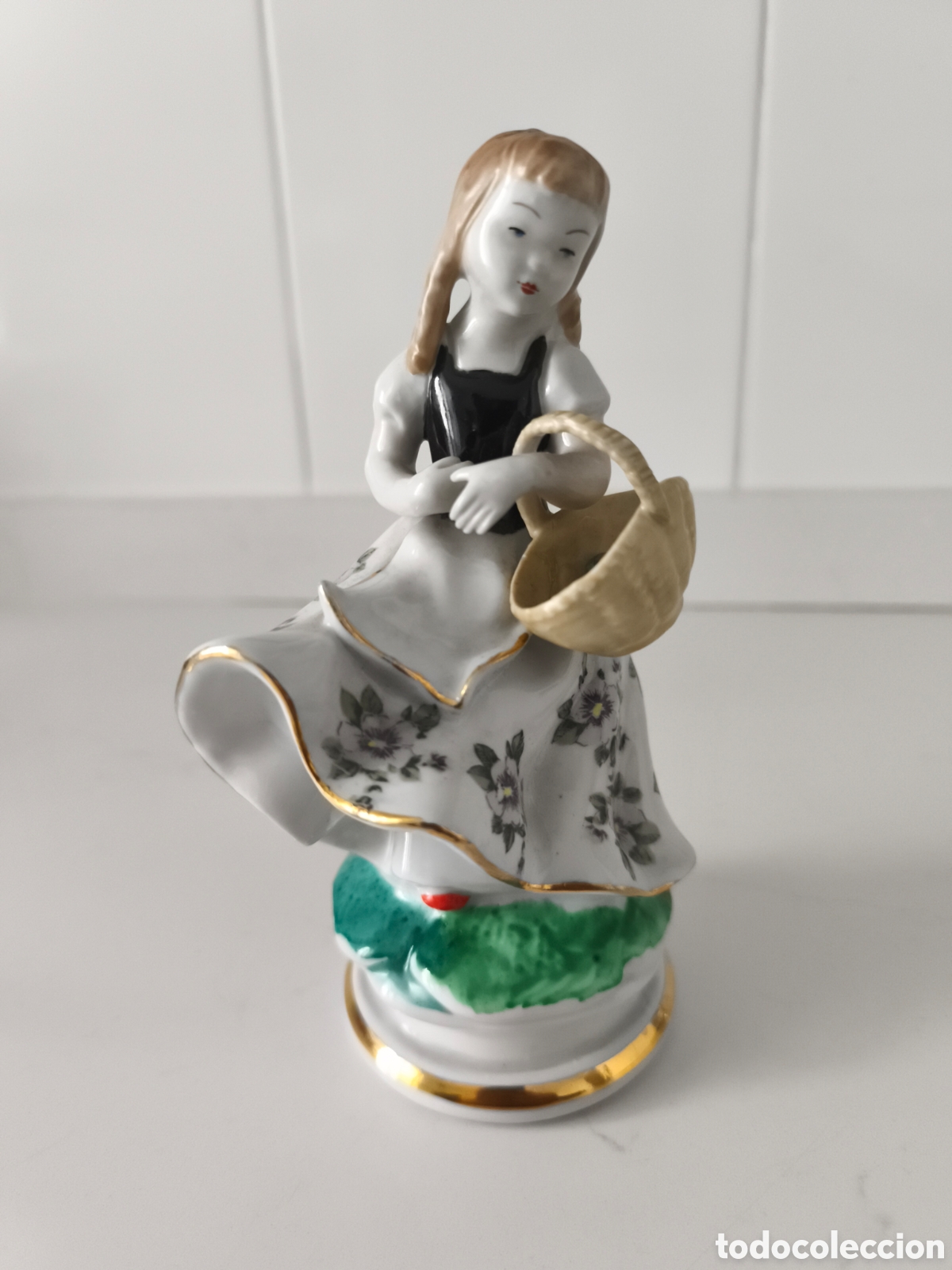 Antig&uuml;edades: Hispania, Manises, Antigua figura de porcelana en perfecto estado
