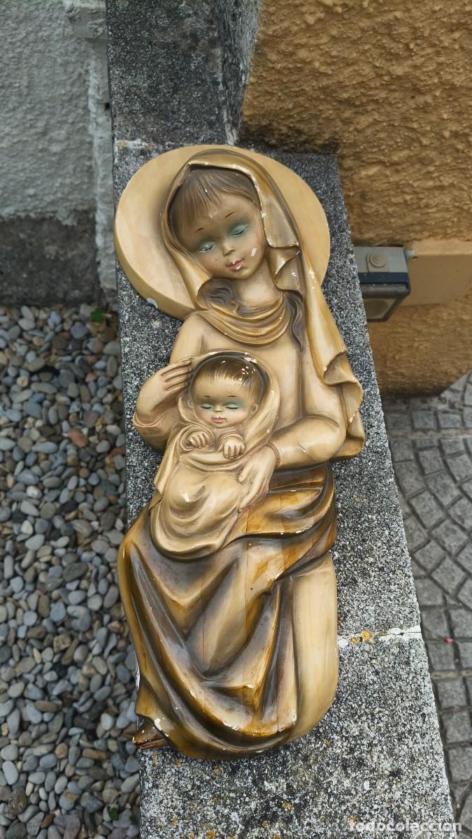 Antiques: Relief mural porcelaine