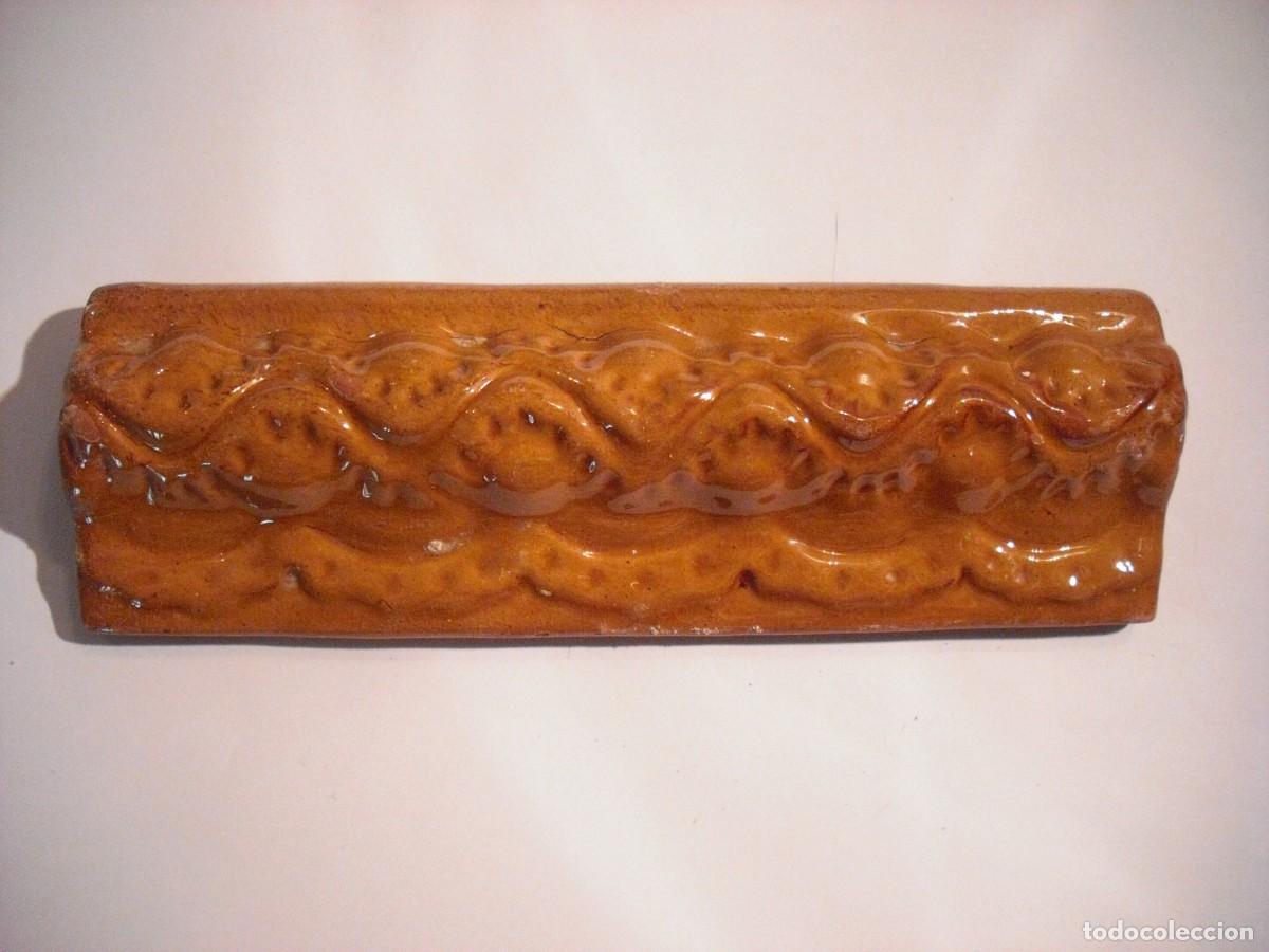 Antiguidades: ANTIGUO AZULEJO MODERNISTA ALARGADO 20X 6,5 CM