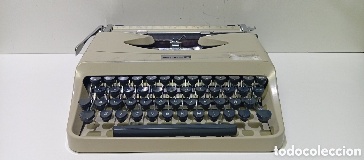 Antig&uuml;edades: M&aacute;quina de escribir port&aacute;til UNDERWOOD 18 - Con Malet&iacute;n Original Burdeos - A&ntilde;os 60/70