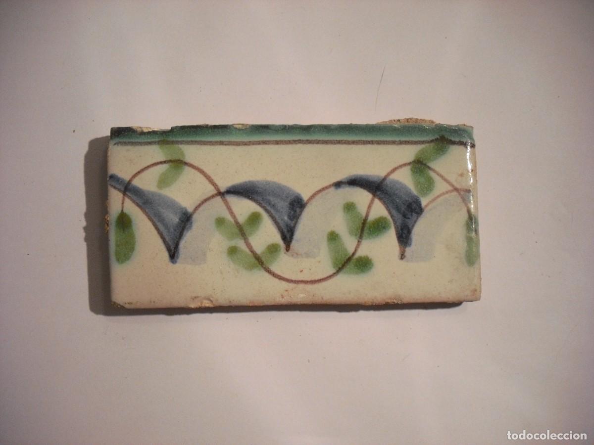 Antiguidades: ANTIGUO AZULEJO CATALAN DE CENEFA , SIGLO XIX. 13 X 6 CM