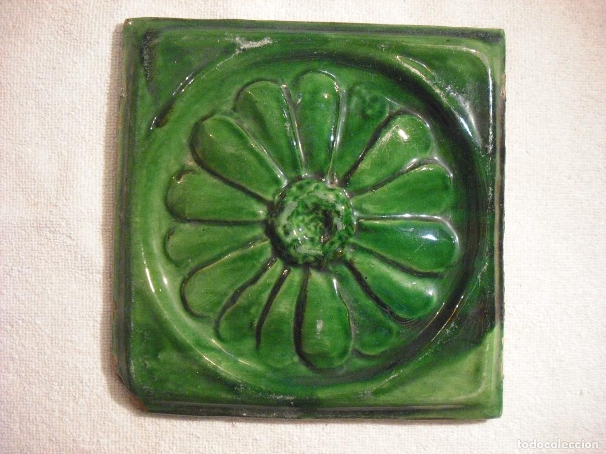 Oggetti Antichi: ANTIGUO AZULEJO MODERNISTA EN RELIEVE . 20 X 20 CM