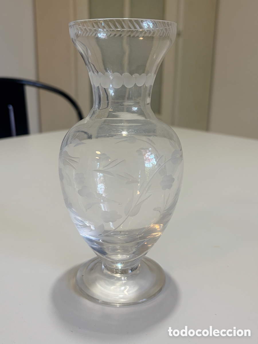 Antig&uuml;edades: Antiguo jarr&oacute;n de cristal grabado