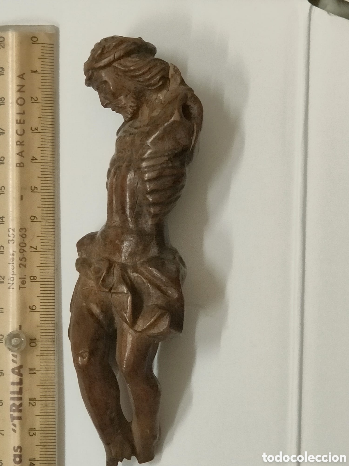 Antig&uuml;edades: Cristo crucificado en madera tallada