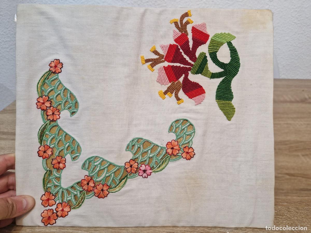 Antig&uuml;edades: antigua lamina de tela lino hilo con bordado a mano flor cactus colores para enmarcar retro labor