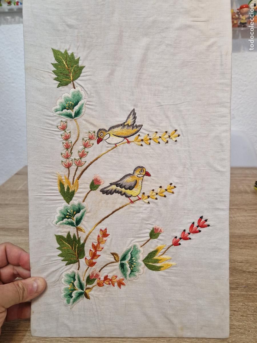 Antig&uuml;edades: antigua lamina de tela lino hilo con bordado a mano ave flor colores para enmarcar retro labor