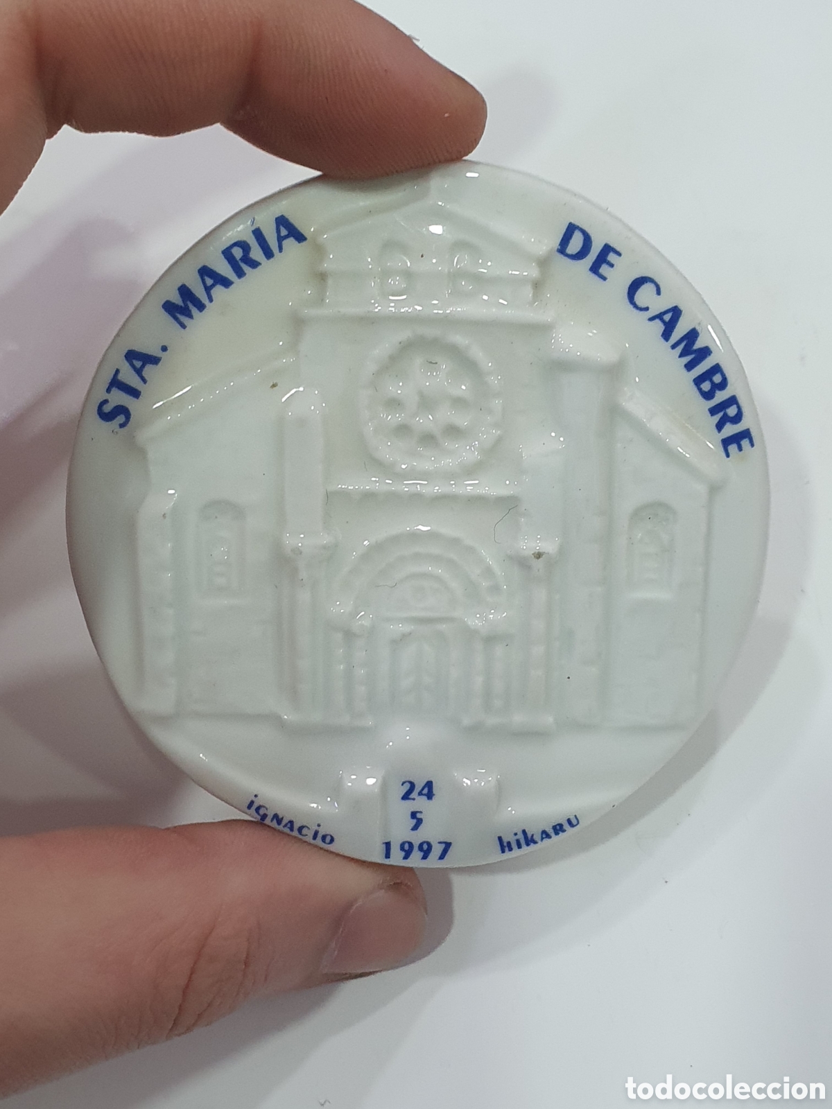 Antiguidades: Medallon Sta Maria de Cambre. Coru&ntilde;a. Porcelana. (L127)