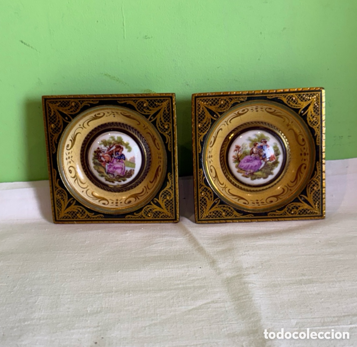 Antiques: Pareja Cuadros Porcelana Limoges Francia iniciales Siglo XX Miniaturas Doradas Bajo Cristal