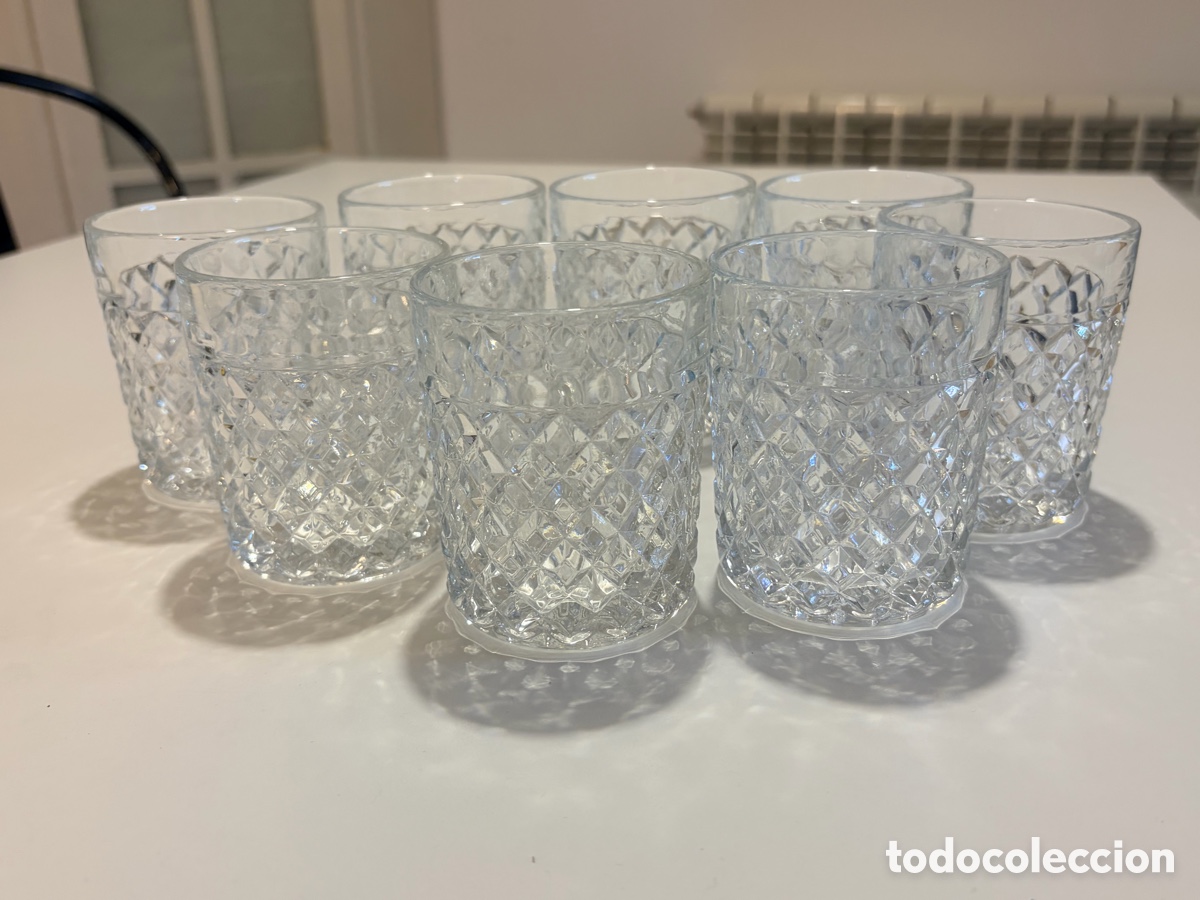 Antig&uuml;edades: Antiguo juego de 8 vasos de cristal tallado