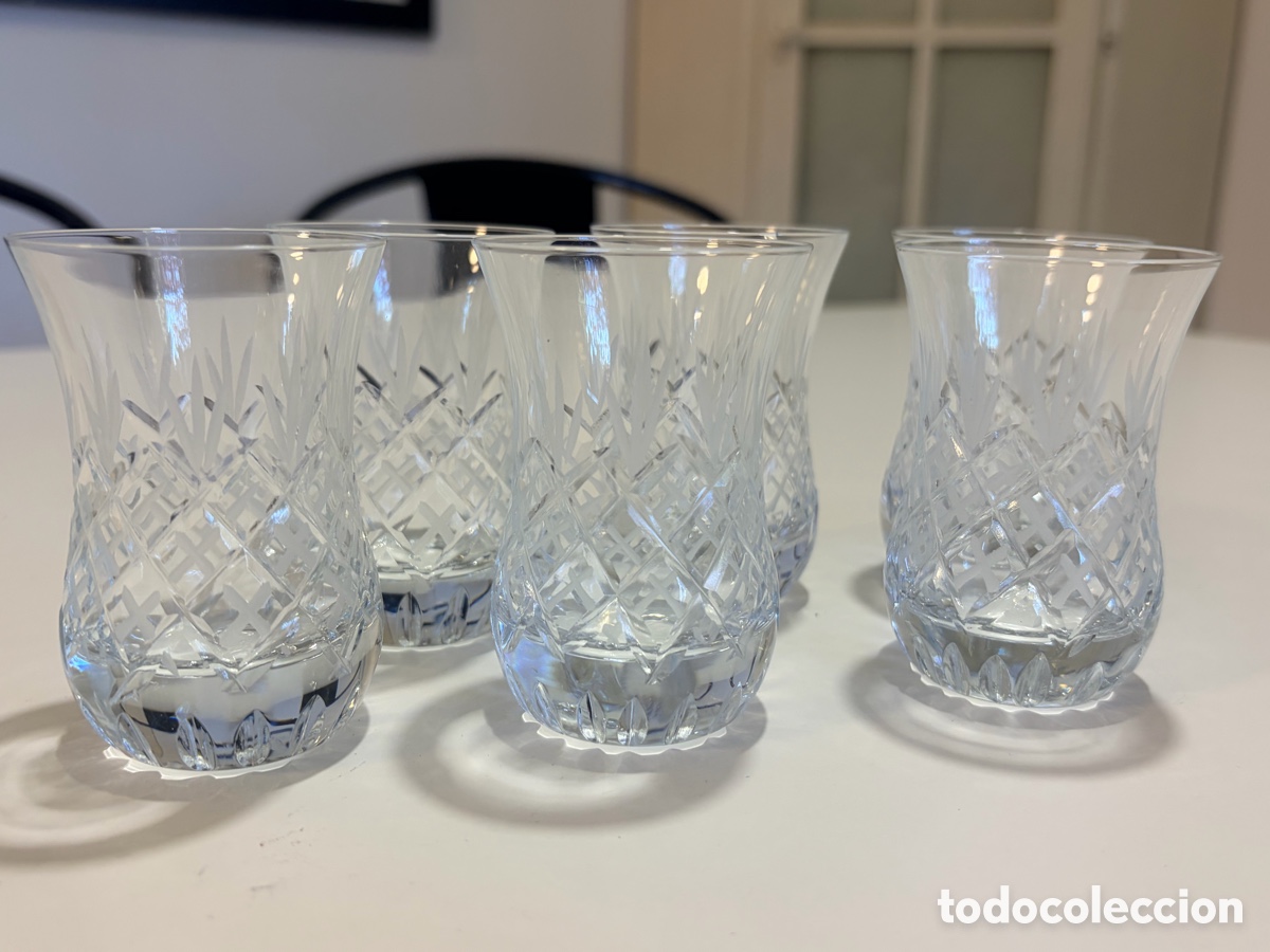 Antig&uuml;edades: Antiguo juego de vasos de licor tallados