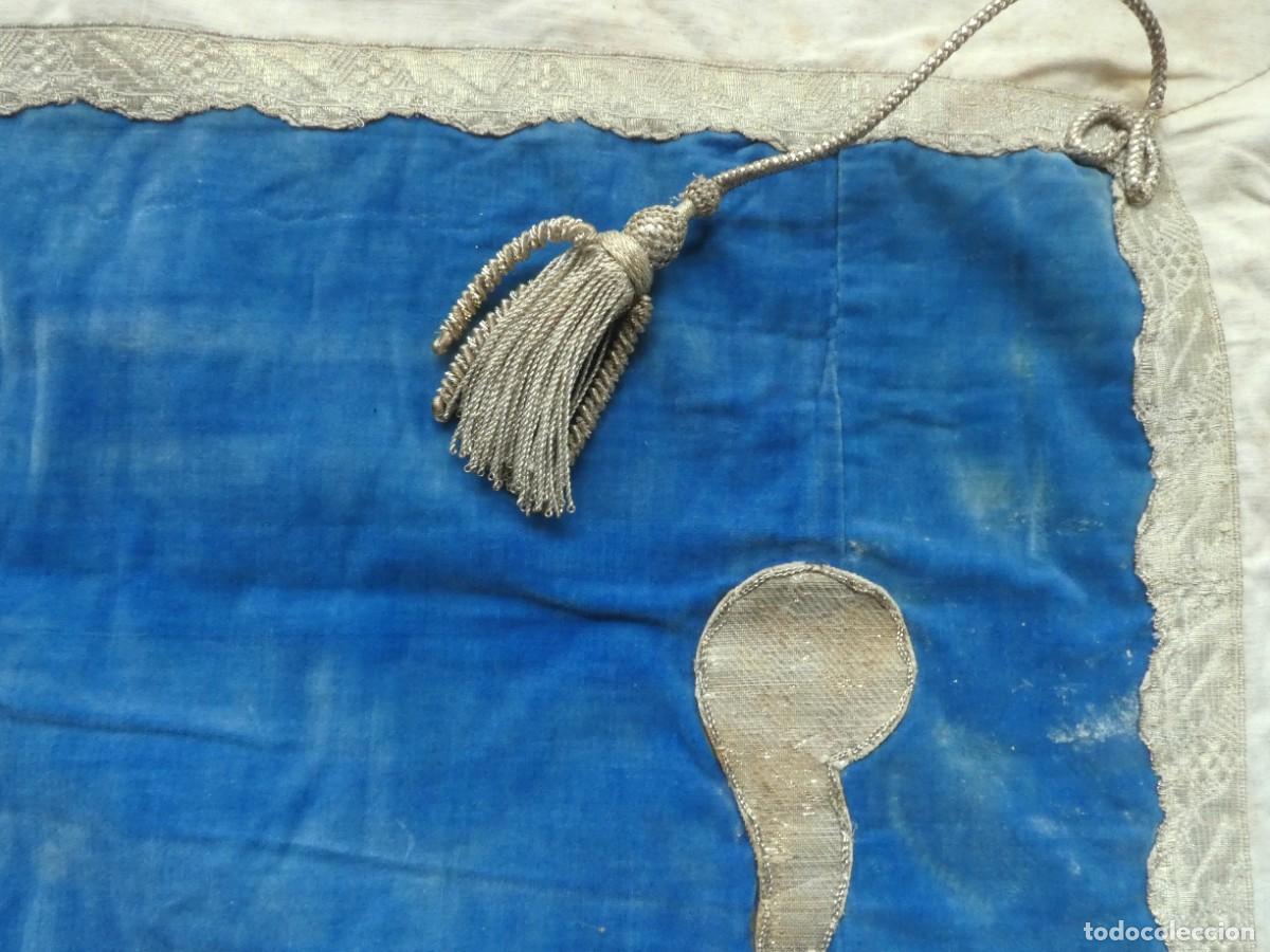 Antiquit&eacute;s: ANTIGUO PEND&Oacute;N DE TERCIOPELO CON ADORNOS DE ENCAJE MET&Aacute;LICO PLATA PPIO.S.XX
