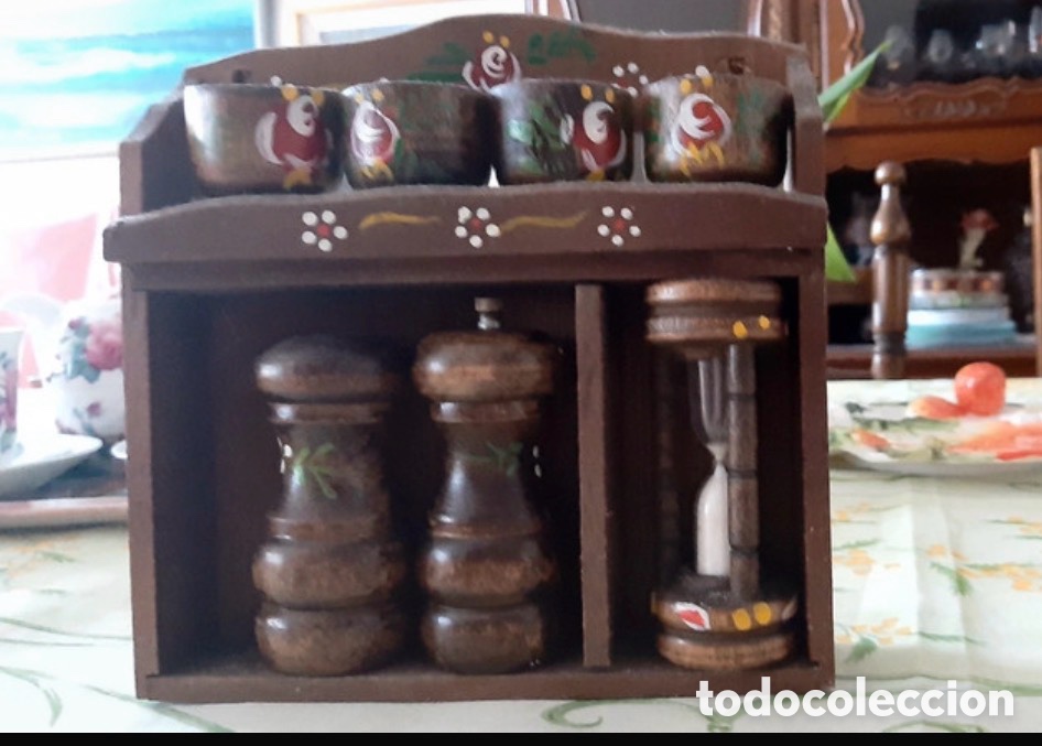 Antig&uuml;edades: Antiguo juego de madera para huevos de desayuno