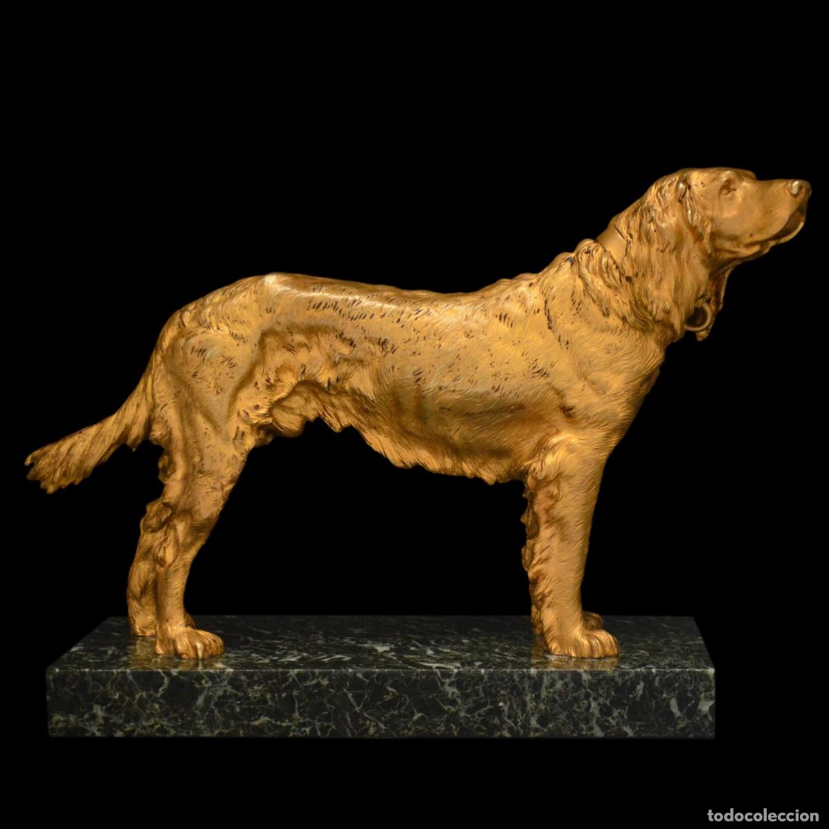 Antiguidades: PERRO DE BRONCE DORADO SOBRE PEANA MARMOL VERDE