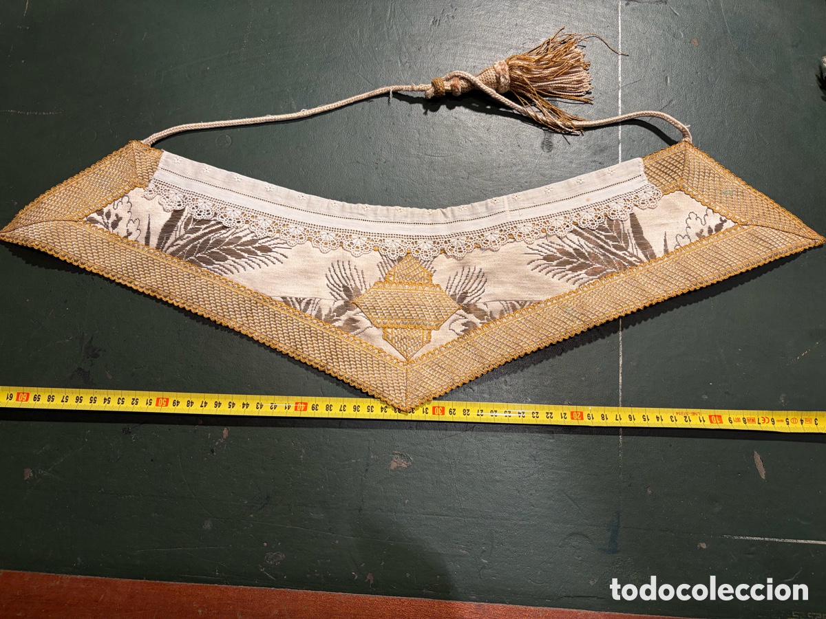 Antig&uuml;edades: ANTIGUO ALZACUELLOS RELIGIOSO HILO METALICO