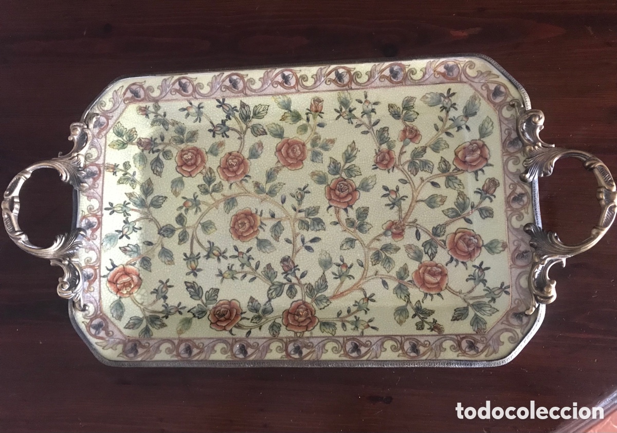 Antig&uuml;edades: Bandeja imperial de loza craquelada y asas de bronce