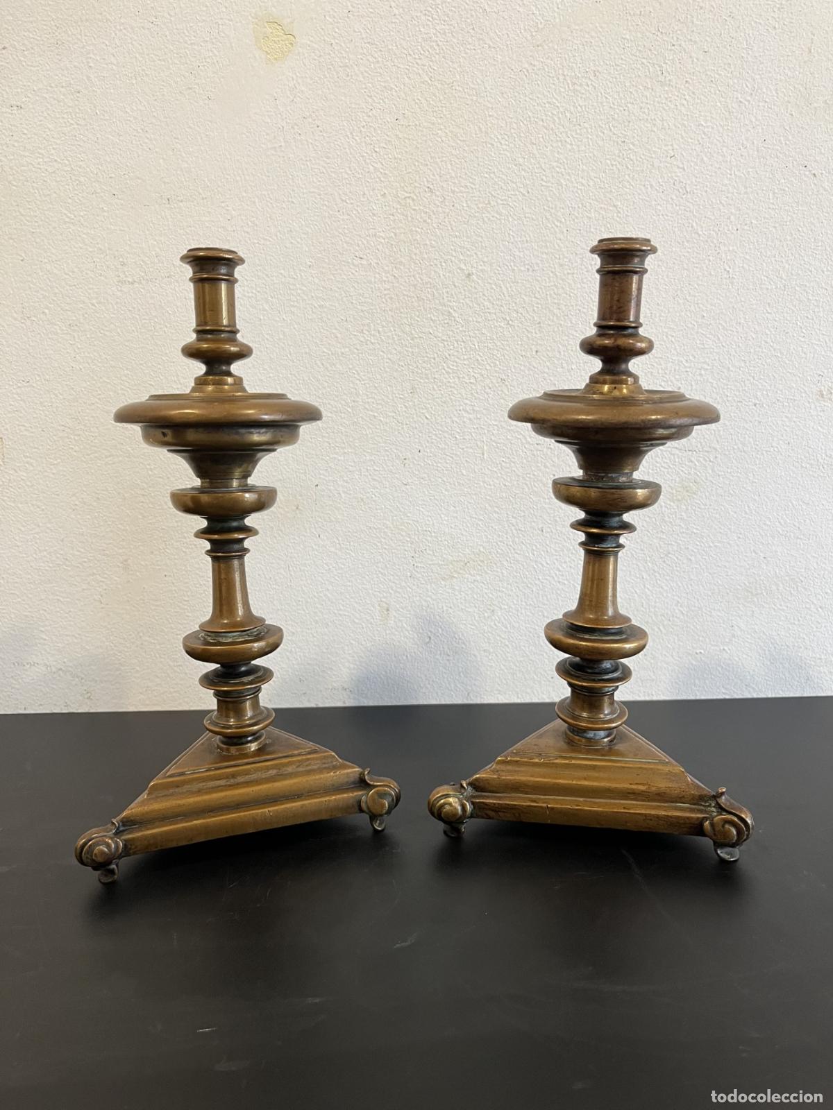 Antiquit&eacute;s: Pareja de muy interesantes candeleros transformables en candelabros, siglo XVII.