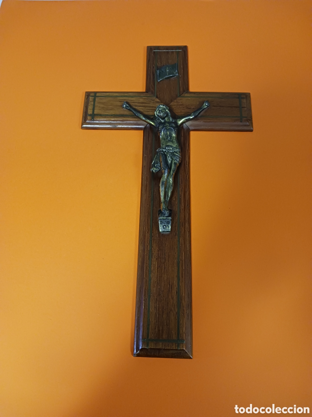 Antiquit&auml;ten: Antigua cruz de madera, Jes&uacute;s en bronce.