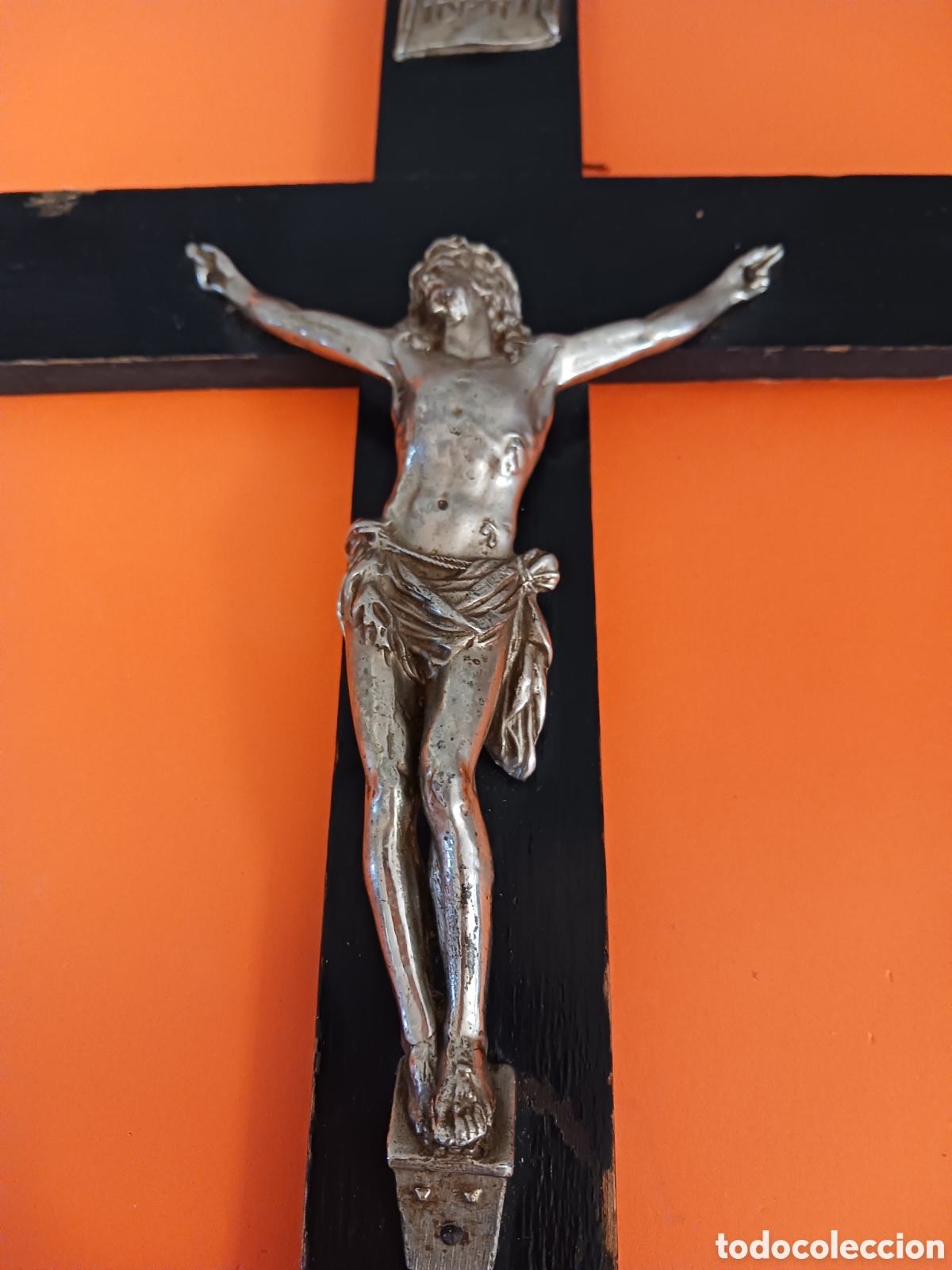 Antiquit&auml;ten: Antigua cruz de madera, Jes&uacute;s en metal