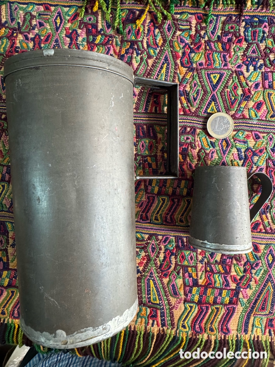 Antig&uuml;edades: Dos vasos de metal usados como medida