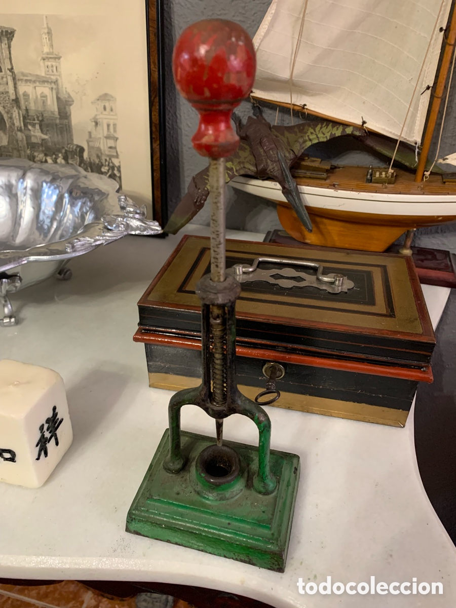 Antig&uuml;edades: Aceitunas deshuesador instrumento antiguo