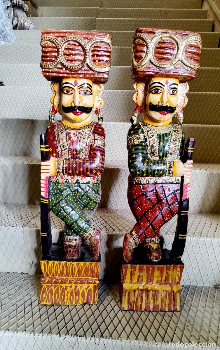 Antig&uuml;edades: Pareja de guardianes indus madera polcromada SXX