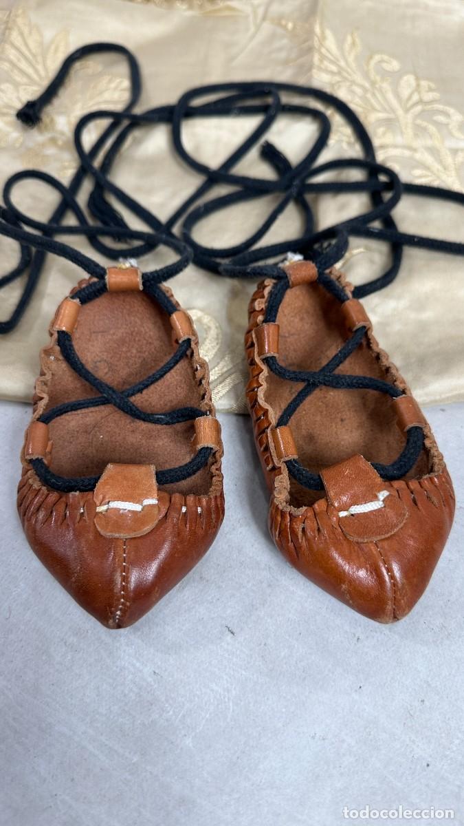 Antig&uuml;edades: Abarcas de cuero, 14 cm - Foto 2
