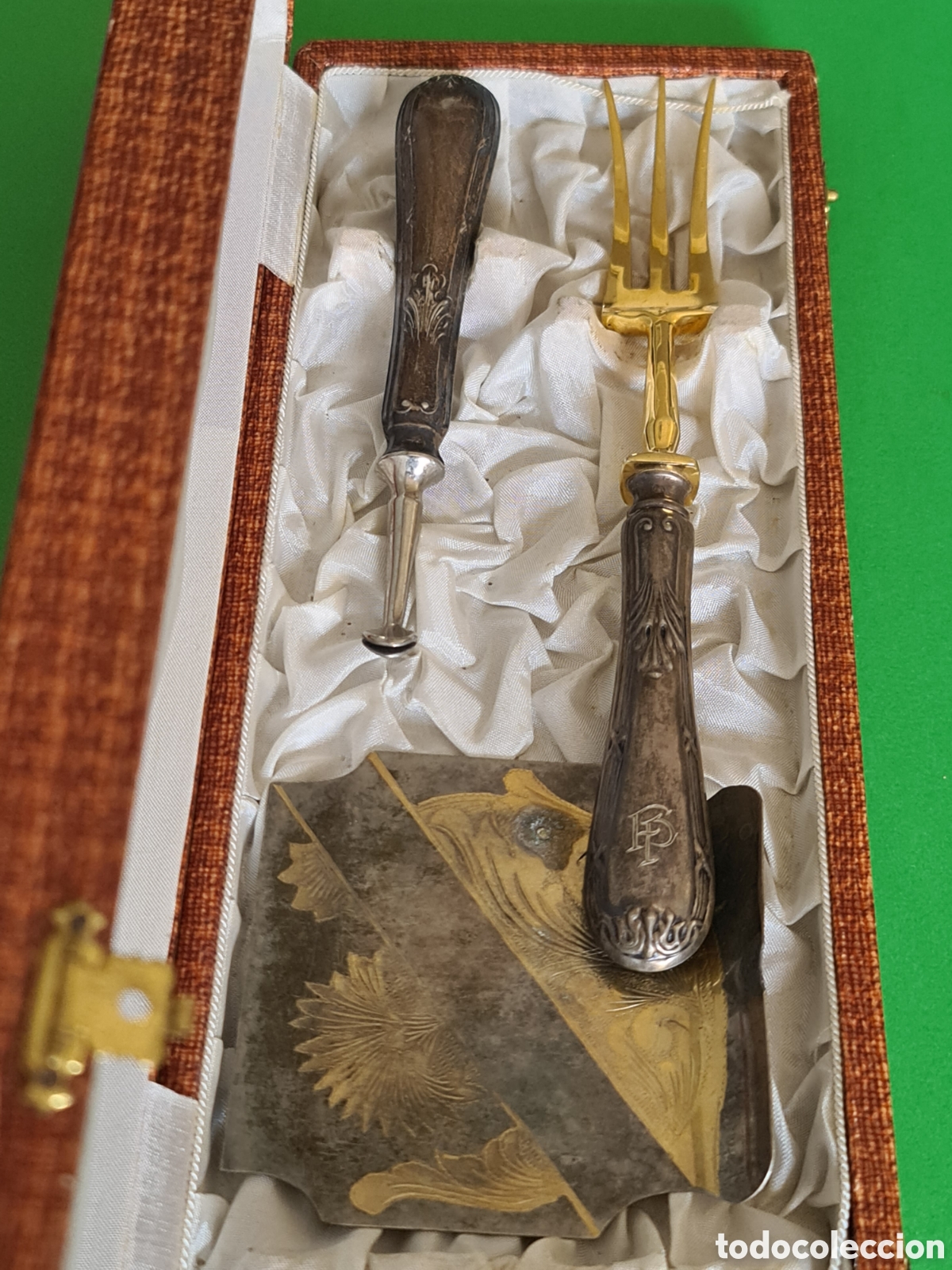 Antiques: Antiguo estuche cubiertos servir: tenedor,esp&aacute;tula y servilletero.