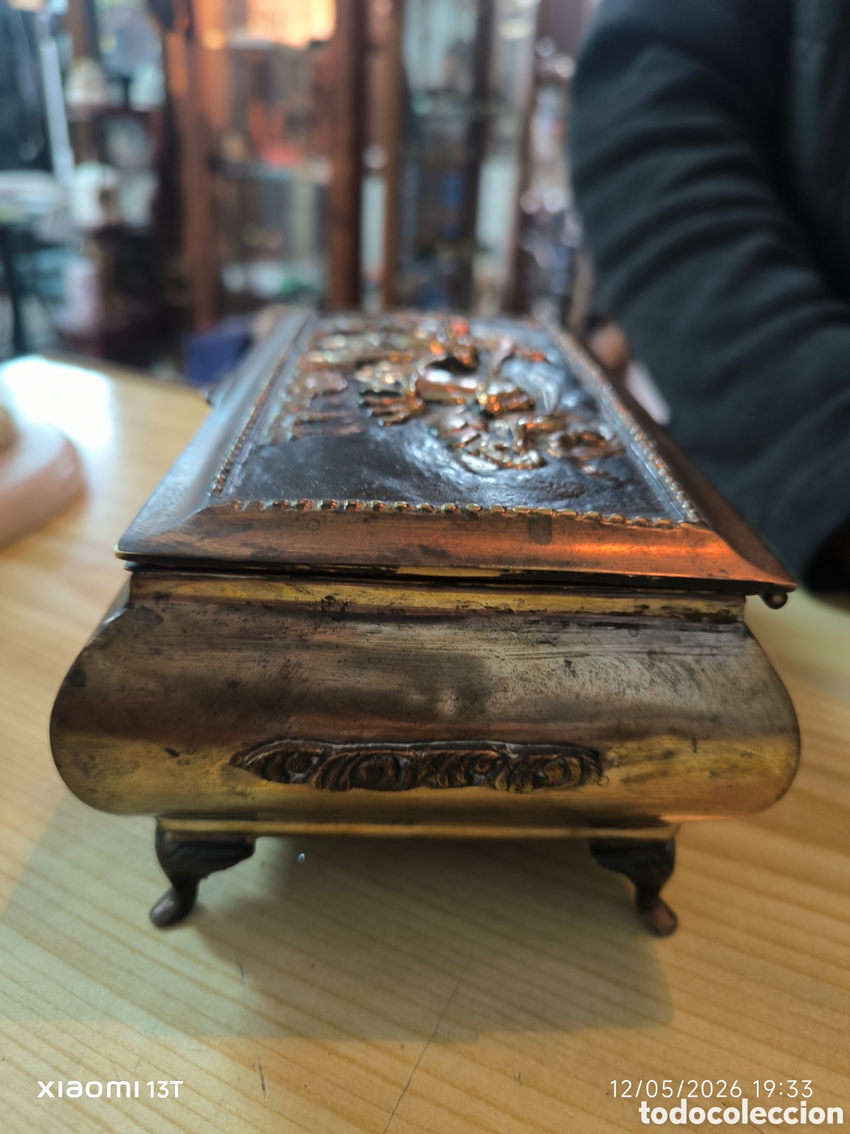Antig&uuml;edades: Caja joyera antigua con relieve - Foto 4