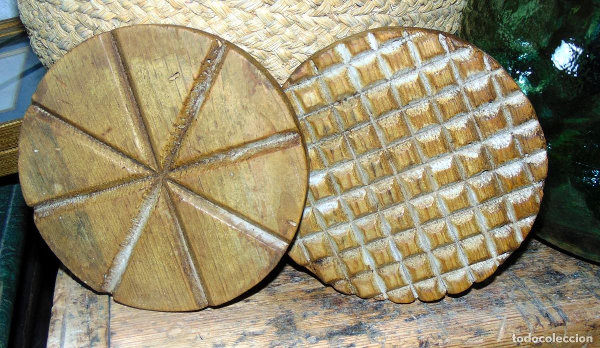 Antig&uuml;edades: DOS ANTIGUAS TABLAS DE MADERA PARA LA FABRICACION DE QUESO, PEQUE&Ntilde;AS 16 CM