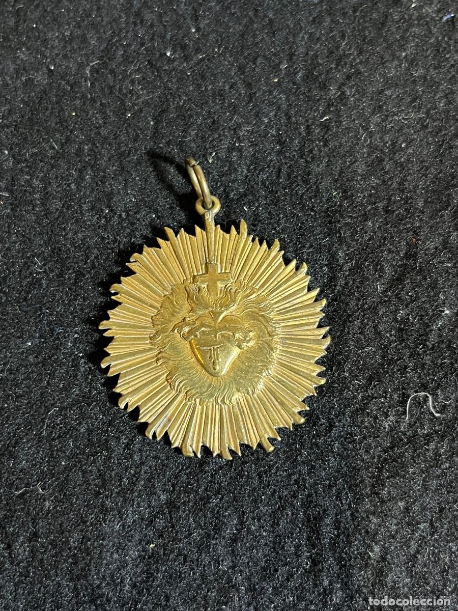 Antiquit&eacute;s: Medalla Sagrado Coraz&oacute;n Jes&uacute;s antigua bronce dorado religiosa vintage inscripci&oacute;n lat&iacute;n