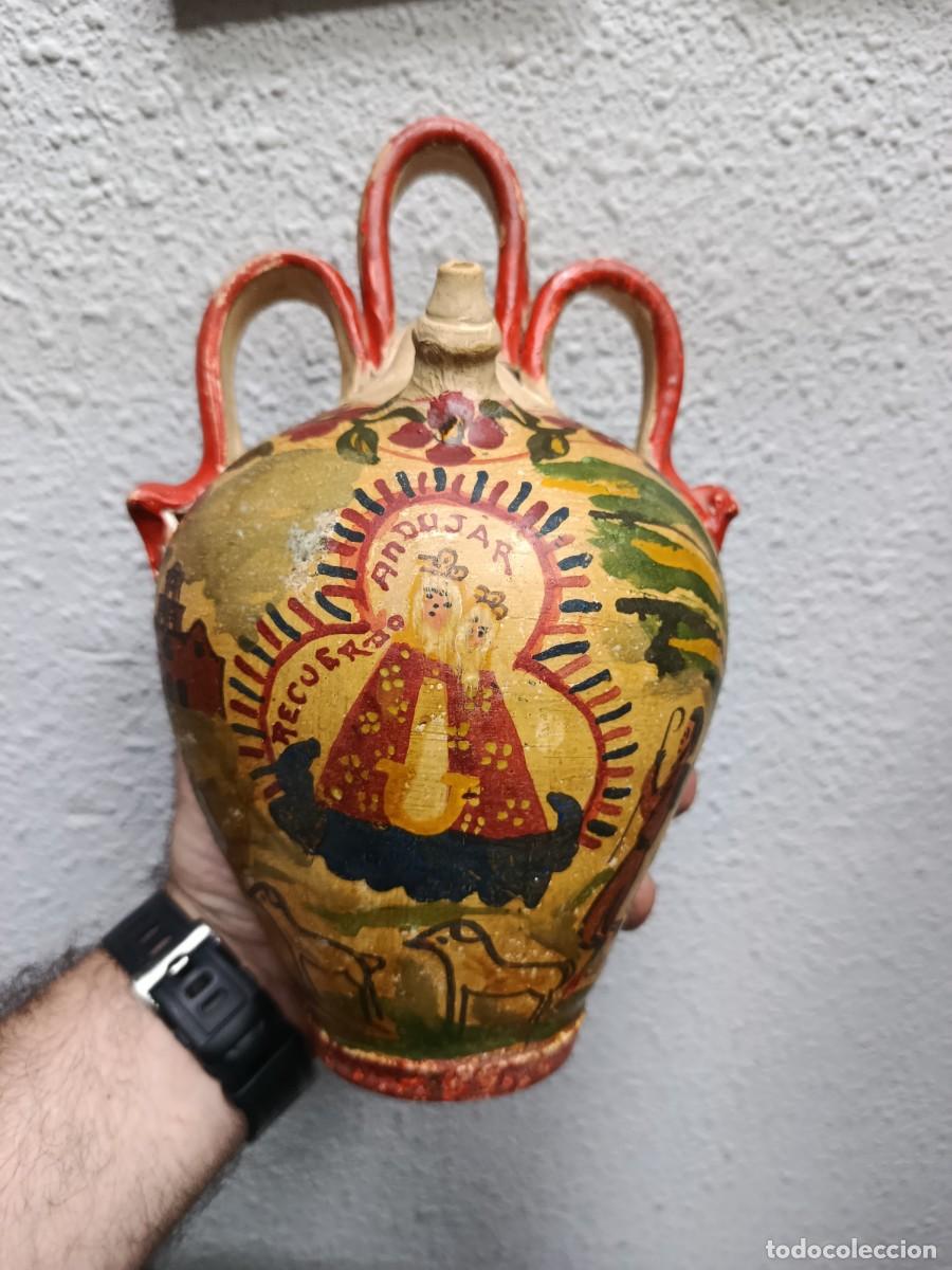 Antig&uuml;edades: Botijo antiguo de barro, Virgen de la Cabeza, And&uacute;jar.